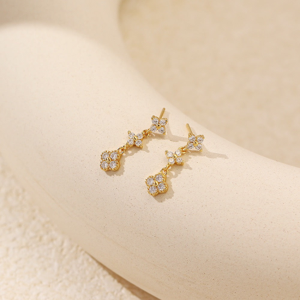 Leah Gold Stud Earring