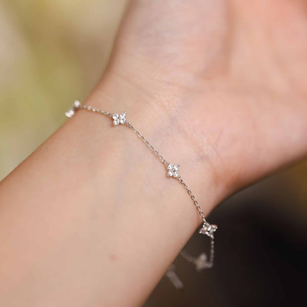 Twinkling Clover Chain Bracelet