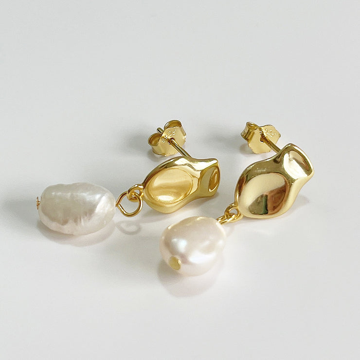 Perla Pearl Gold Earrings