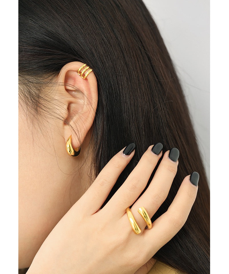 Lia Gold Stylish Hoop